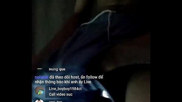 Nh&oacute_c zeigt seinen großen Schwanz