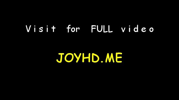 Talentiertes volljähriges Teenager-Babe stellt seine idealen Fähigkeiten im Schwanzreiten zur Schau