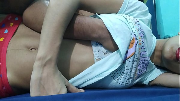 Bailes de chica joven atractiva