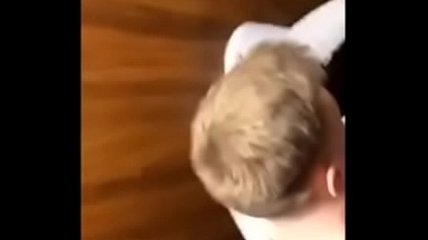 Filmer un ami en train de baiser une fille qu'il a draguée sur Internet