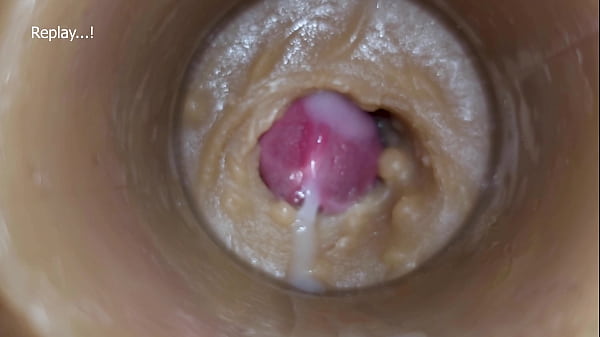 Primo piano estremo! Iniezione di una grande dose di sperma nel giocattolo della figa Camera 4k