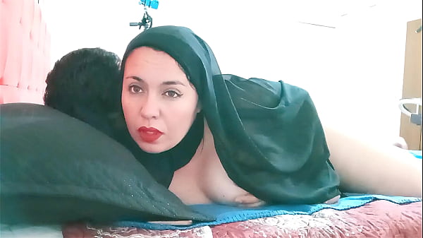 Indian Muslim stepmother gets fucked by her stepson in the morning