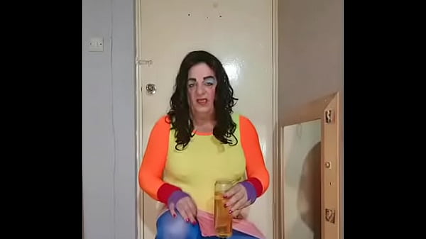 Il travestito gay sissy non smetterà di ingoiare il suo finché non gli darai da mangiare il tuo e in cam perché il mondo lo possa vedere