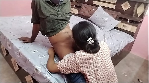 Estudiante de 18 años real desi virgen adolescente india primera vez sexo con grandes tetas y estilo perrito