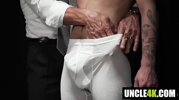 Master'_s Assistant Dex Devall, Tyler Saint