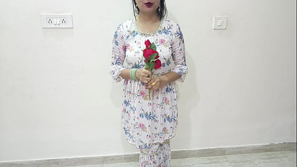 完整视频 - Jija saali 美丽辣妹 Priya 第一次与继姐发生性关系，并带有印地语音频 印度性爱