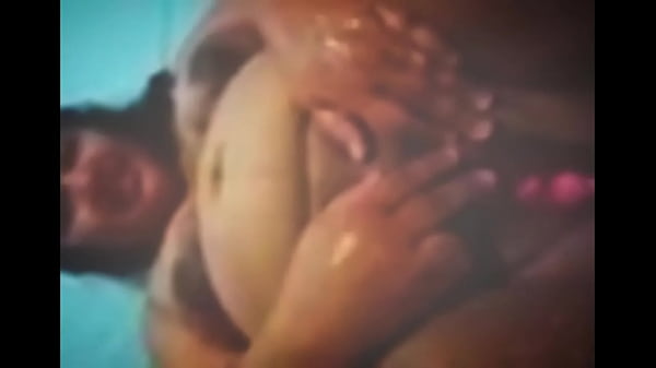 MARY BUTTERFLY : Je suis sous la douche, excitée de donner mon cul, ma bouche et ma chatte à un inconnu comme toi qui regarde mes vidéos