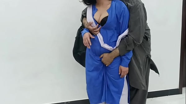 德西巴基斯坦女大学生被她自己的继兄操