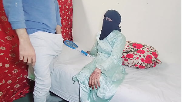 后入式 与丰满的印度女朋友进行硬核肛交，用我的大肥鸡操她的大屁股，同时用印地语说脏话