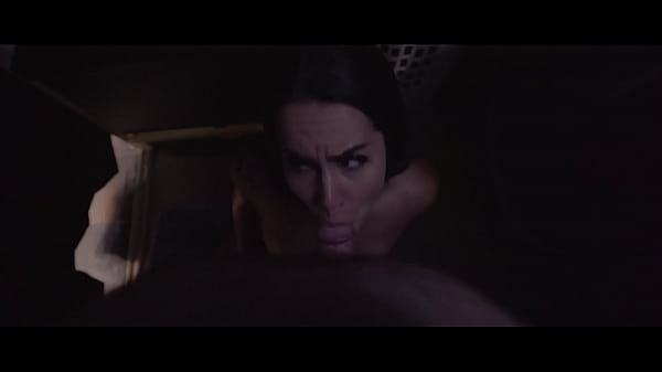 Stiefmutter im Schrank ficken, während Stiefväter unter der Dusche stehen. Misty Meaner WCA Productions