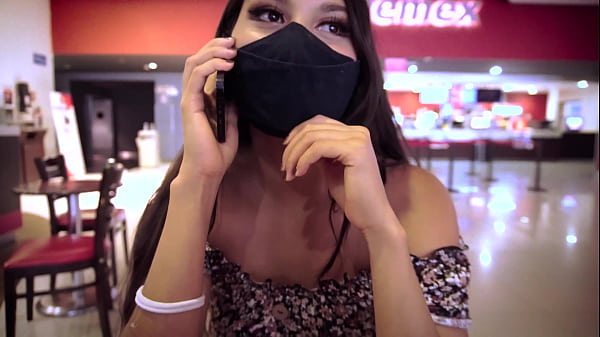 सुंदर गुदा किशोर लड़की