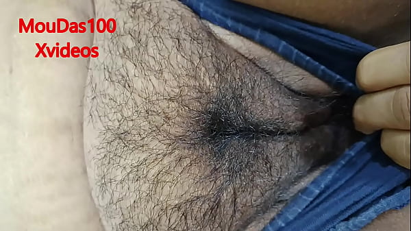 Desi-Frau wird von ihrem Freund in den Arsch massiert, während ihr Cuckold-Ehemann es filmt