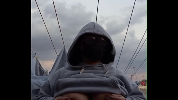 Me gusta ense&ntilde_arle las tetas a mis vecinos