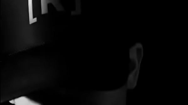 Residente folla a tempo de manera incre&iacute_ble