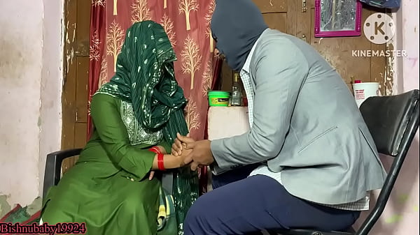 Le patron a appelé la secrétaire.