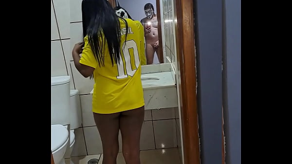 I SPREMENTANO THE MARRIED'S DICK WHEN DELI'S WIFE LEFT TO watch the World Cup I gave him the ass