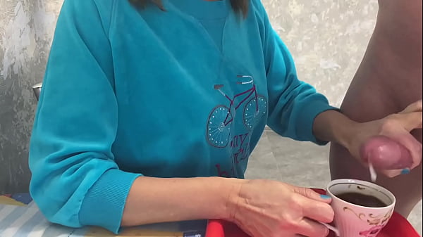 继母用继子的精子喝咖啡大量射液禁忌恋物癖