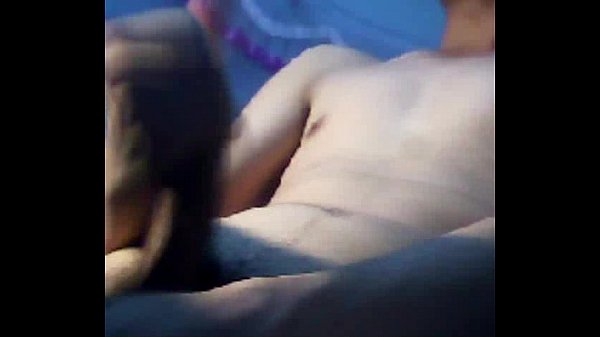 Inländische Studenten unterhalten sich auf der Toilette