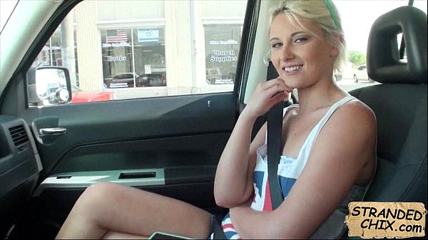 Sexy Teenie-Babe wird von Dani Desire gefickt.2.2