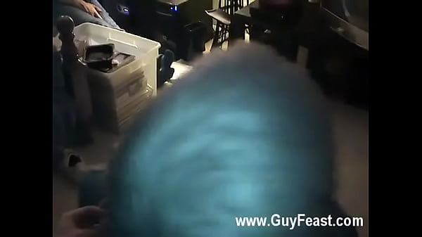 Filme gay Felizmente para eles, eles têm um cara heterossexual de braço dado